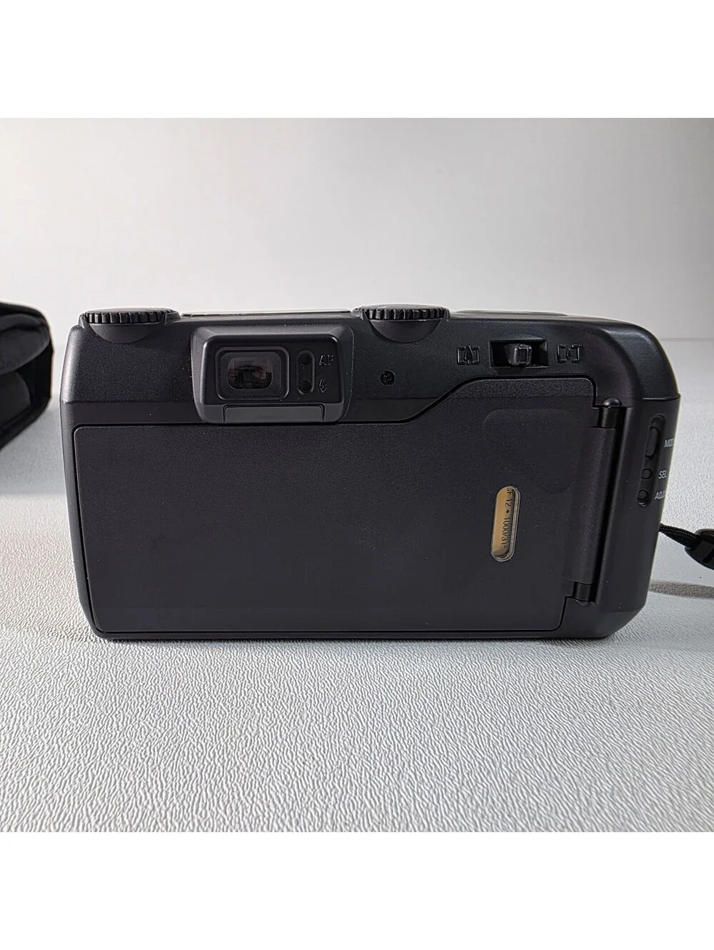 Nikon Zoom 800 AF Point & Shoot 35mm Film Camera w/ 38-130mm lens & Case
